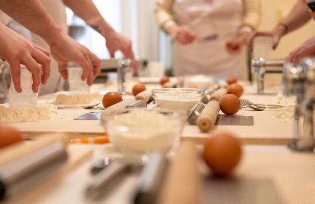Cesarine: Small group Pasta and Tiramisu class in Siracusa