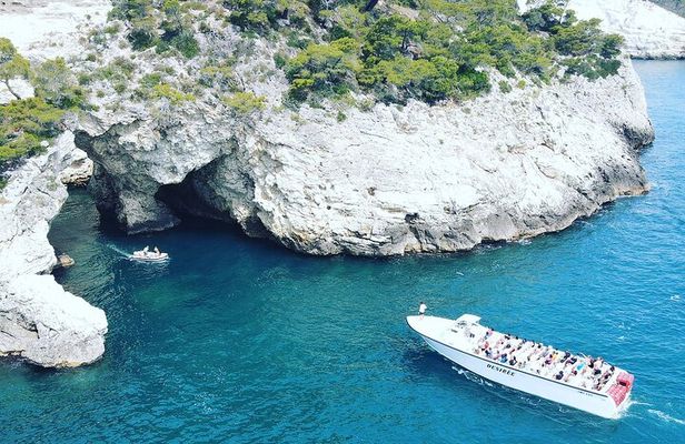 Desirèe experience. Visit of the marine caves of Vieste