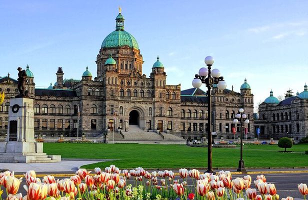 Tour of Butchart Gardens and Victoria from Vancouver