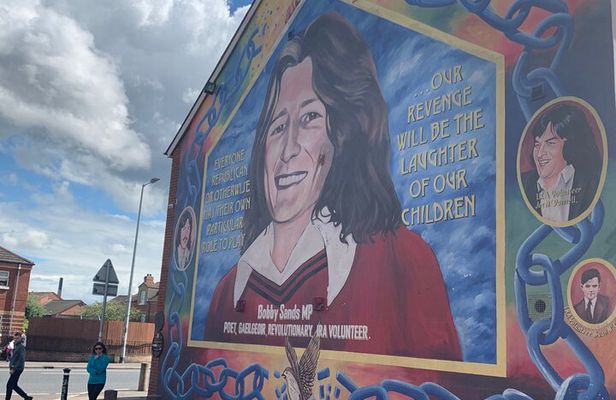 Belfast Mural Political and peace wall taxi tour