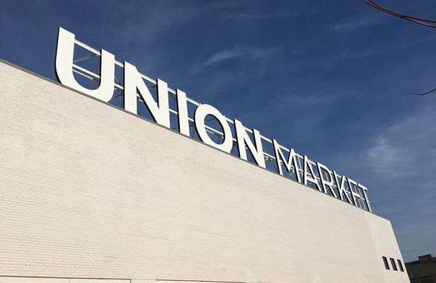 Small Group Food & Drink Tour from Union Station to Union Market 