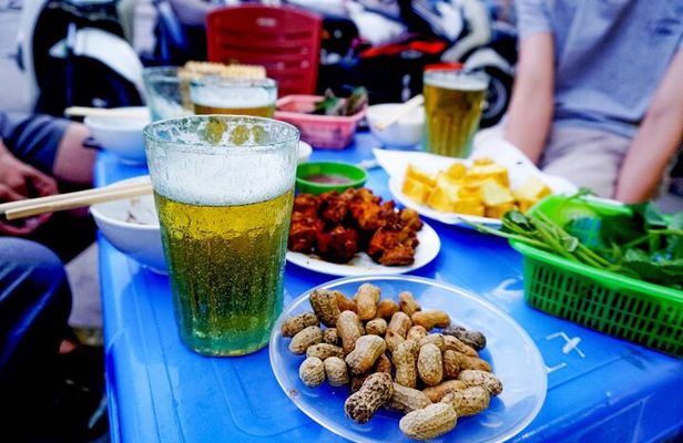 Street Food by Walking Tour for 3 hours in Hanoi, Vietnam