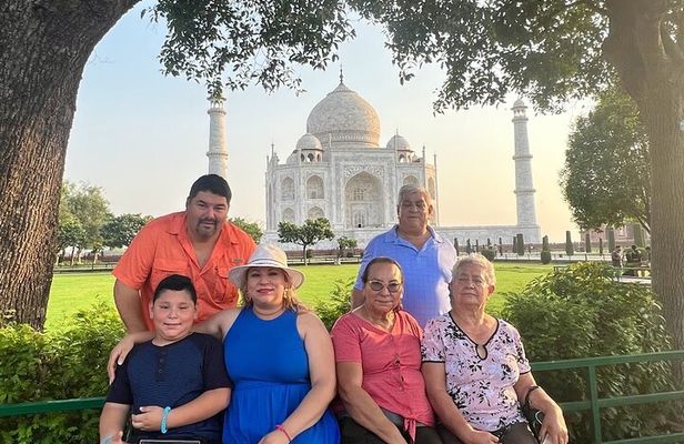 Taj Mahal Same Day Luxury Tour By SUPERFAST Train From Delhi
