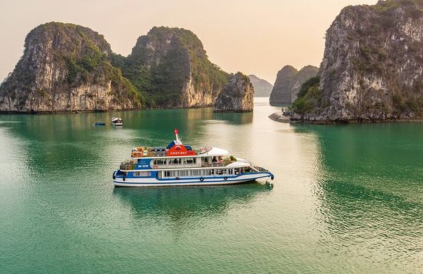 Cozy Bay Cruise 5 Star Halong Day Trip,Buffet Lunch,Cave & Island