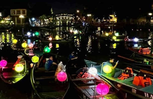 HOI AN WALKING TOURwith RIVER BOAT RIDE-NIGHT MARKET-LANTERN AREA