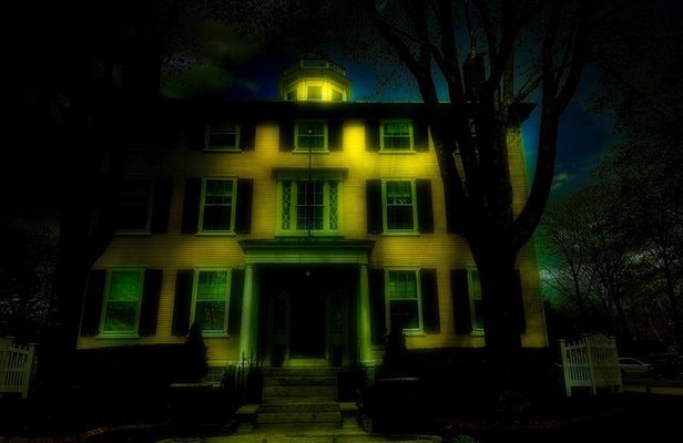 90 Minutes Ghost Walking Tour in Kennebunkport