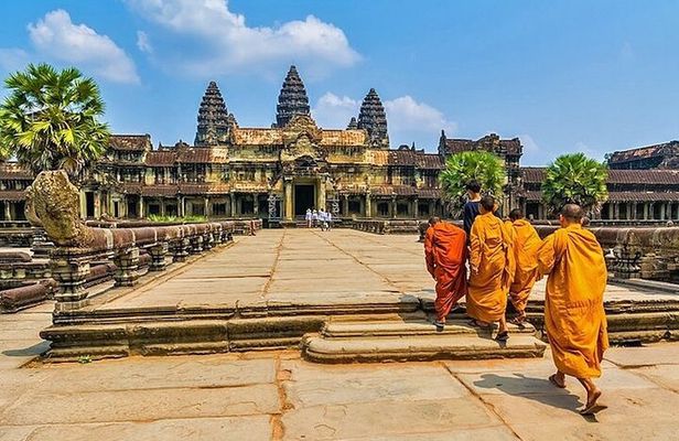 Full-Day Guided Bicycle Tour in Angkor Wat Temple
