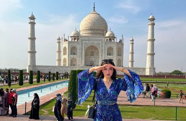 Private Sunrise Taj Mahal Tour from Delhi by Car - All inclusive