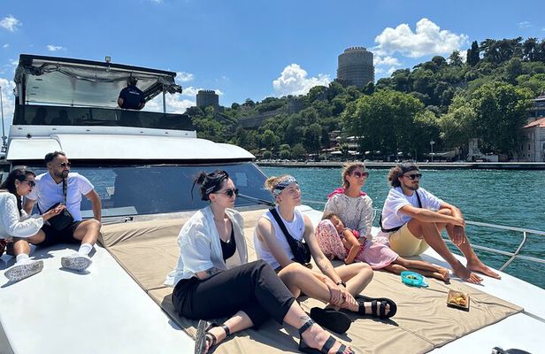 Small-Group 2 Hours Bosphorus Luxury Yacht Cruise in Istanbul 