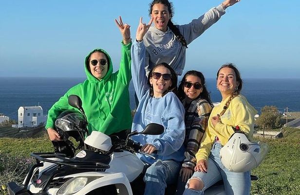 Santorini ATV Highlights Tour: Oia, Viewpoints & Volcanic Beaches