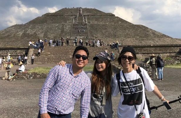 Private Tour: Teotihuacán/Basílica de Guadalupe Hotel Pick Up
