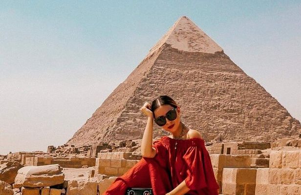 From Alexandria Port: Giza Pyramids & Sakkara Private Tour.