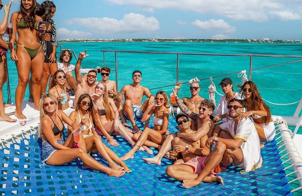 Isla Mujeres Cruise with Beach Club, Snorkel, Lunch and Open Bar
