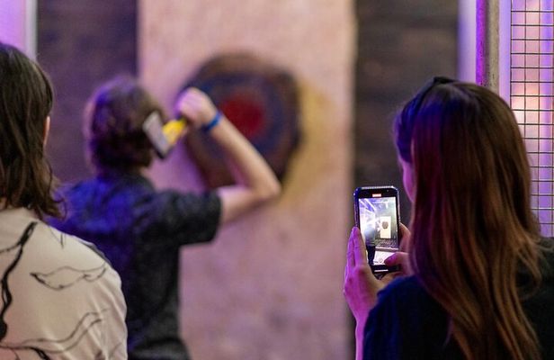 1 hour Private Axe Throwing Experience in Eastbourne