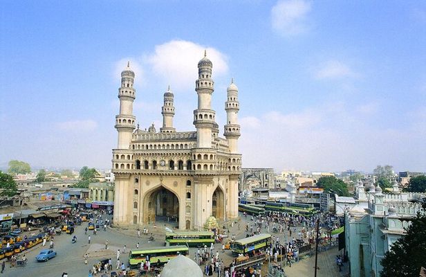 Old city Walking Tour in Charminar