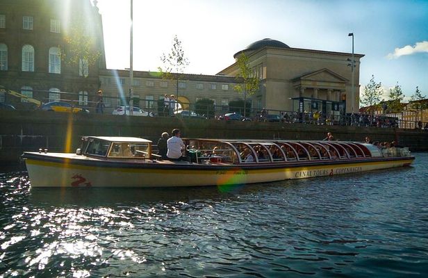 Copenhagen Classic Canal Tour & The Harbour