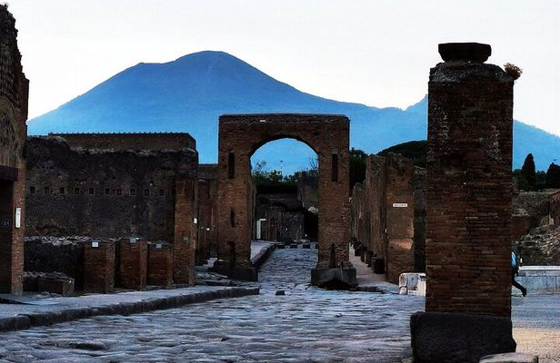 2 Hours Private Tour in Pompeii with Archaeologist