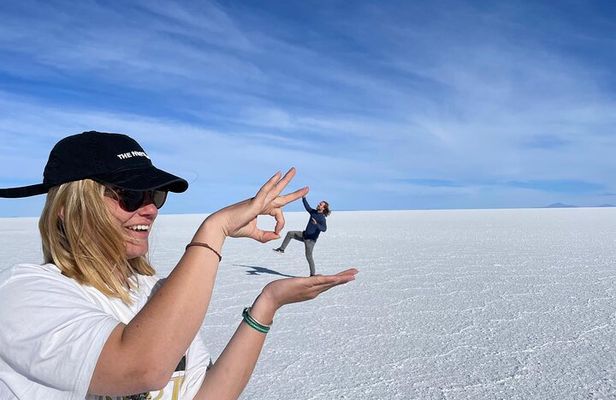 3-Day Salt Tour of Uyuni with Sunset and Lagoons Colorada