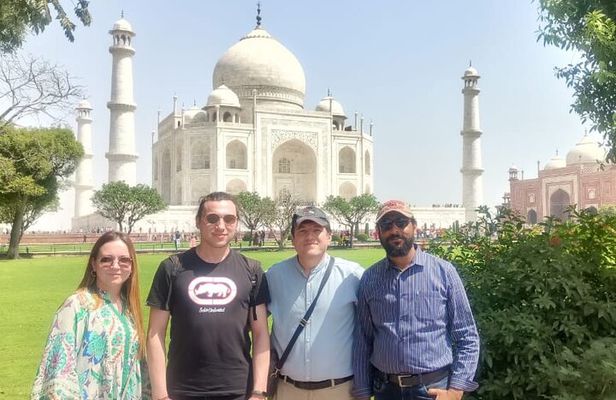 Private Taj Mahal and Agra Fort Same Day Tour from Delhi by Car