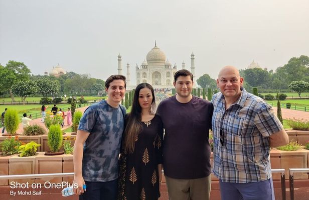 Private Half Day Taj Mahal Sunrise Tour from Agra
