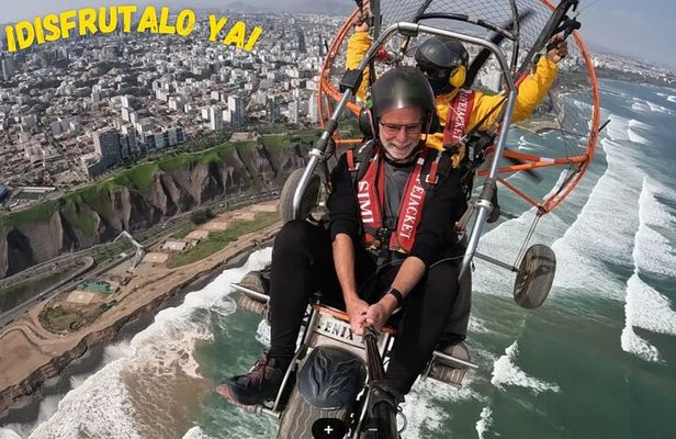Private 12-Minute Paragliding Flight over the Bahia de Lima
