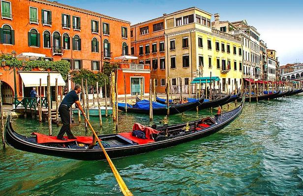 Morning City Walking and Gondola Ride Tour in Venice