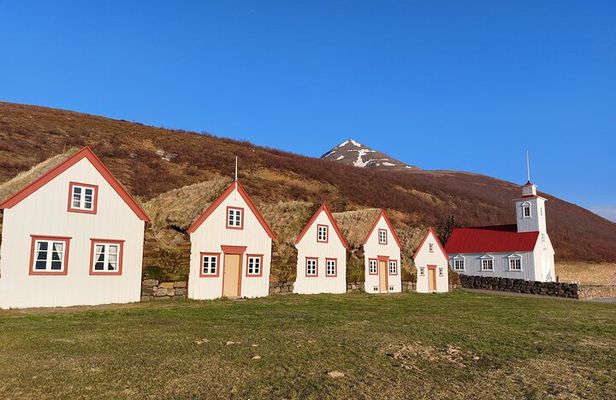 Half-Day Combo Tour to Goðafoss, Laufas and The Christmas House