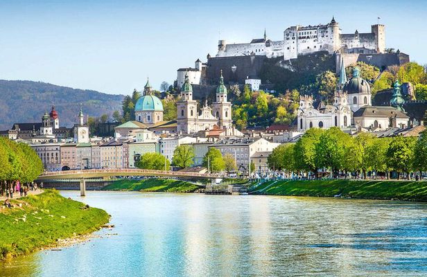 Salzburg Private Day Tour from Prague with transfers and guide