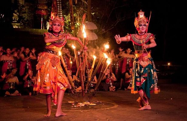 The mystical Uluwatu temple and the Kecak fire dance