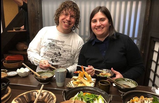 Takayama Night Tour with Local Meal and Drinks