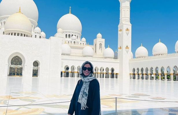 Half-Day Private Tour from Dubai to Sheikh Zayed Grand Mosque