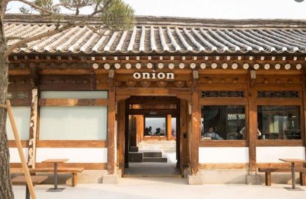 Seoul: Bukchon Hanok Village Walking Tour