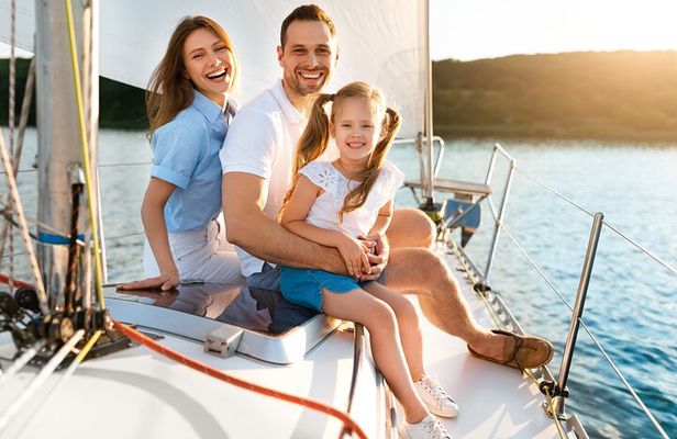 2 Hr Shared Day Sail Along Historic Bay Front