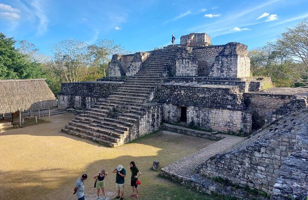 Private guide service in the archaeological zone of Ek Balam
