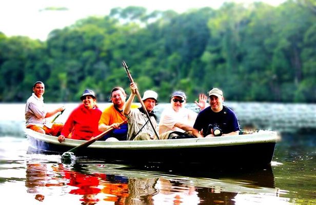 Canoe & wildlife spotting on small canals of Tortuguero Park