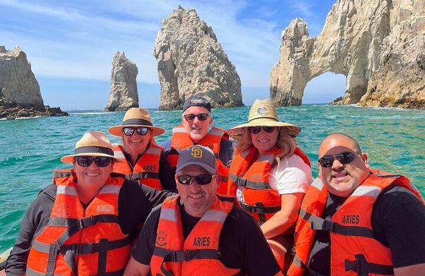 Water Taxi to the Arch of Cabo San Lucas with Transportation