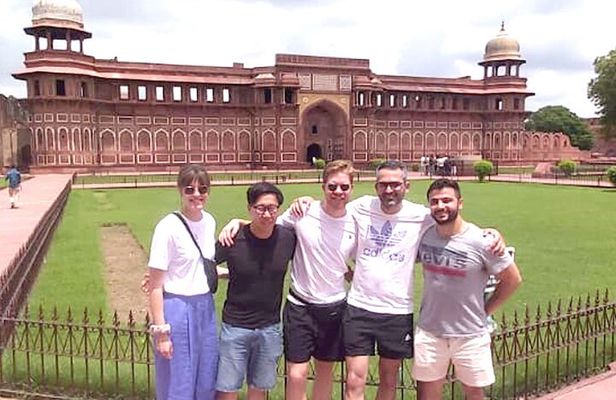 Taj Mahal Tour by Gatimaan Train