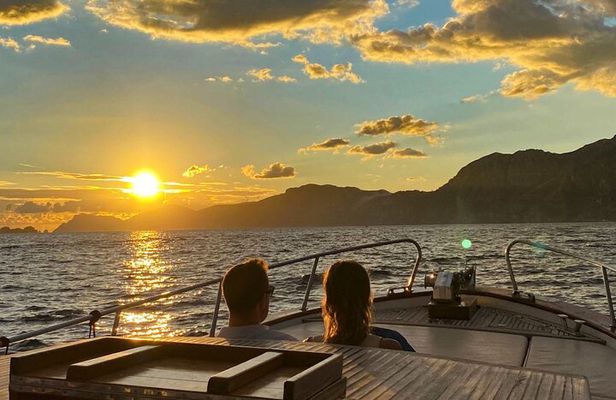 Sunset Group Boat Tour along the Amalfi Coast with Prosecco wine