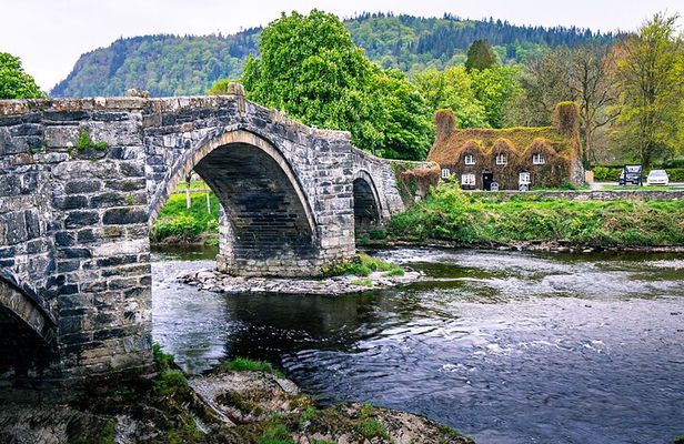 Snowdonia Scenic Drive from Llandudno and Conwy