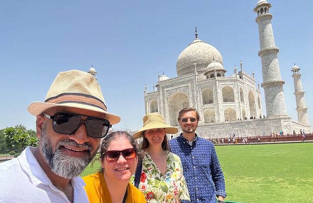 Private Sunrise Tour To Taj Mahal From Delhi By Car