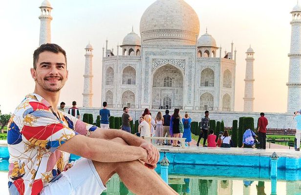 Overnight Agra and Fatehpur Sikri Trip from Delhi by Expressway