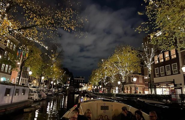 Amsterdam Evening Cruise Including Drinks and Dutch Bites