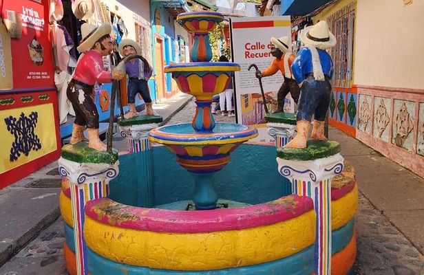 Guatapé and Peñol Private Full Day Tour from Medellín