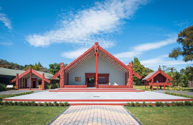 From Auckland : Rotorua Tepuia Tour with Haka and Hangi Lunch 