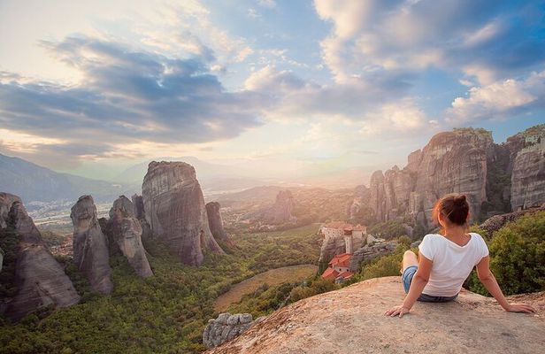 Meteora & Delphi 3 Days Semi Private Tour