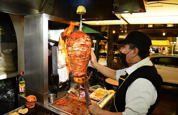 A Night of Tacos and Mezcal in Mexico City