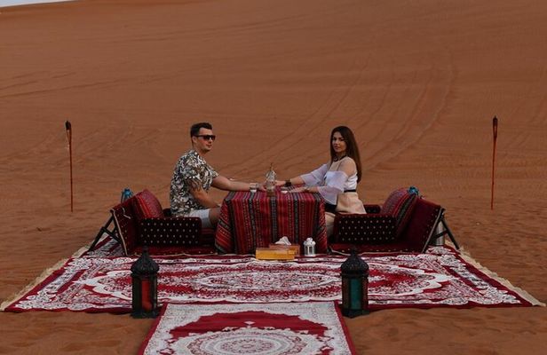 Full Day Private Desert Safari Tour with Live BBQ Dinner in Dubai
