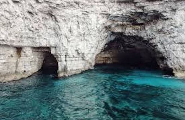 Malta: Comino Cruise and Jeep Tour with lunch and Transport