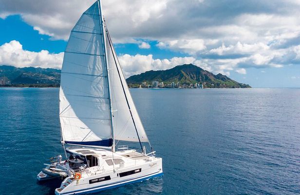 2hr Luxury Private Sailing Catamaran in Waikiki for 1-6 People