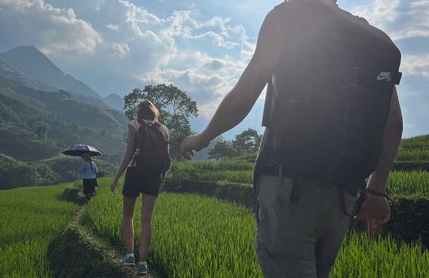 2 Day Trekking Experience: Explore with knowledgeable local guide